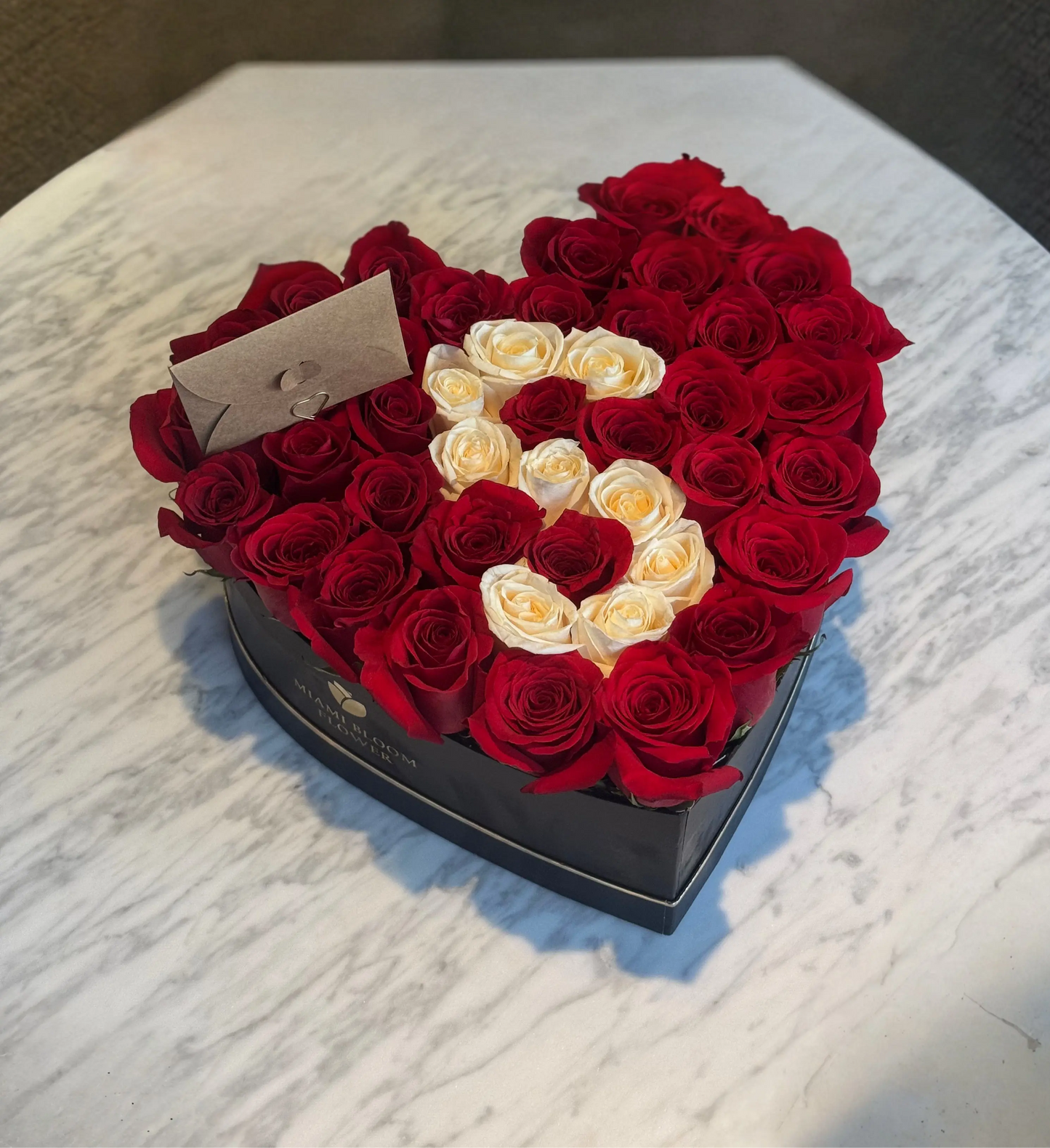 LETTER HEART FLOWER BOX Miami Bloom Flower