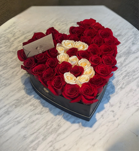 LETTER HEART FLOWER BOX Miami Bloom Flower